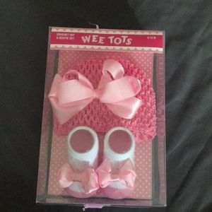 Wee Tots crotchet hat and bootie set